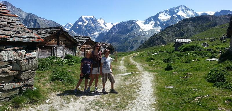 20130802_151150.jpg - 1.8. Panorama von Remointse de Pra Gra ob Arolla (Wanderung Lac Bleu - Cabane des Aiguilles Rouge 2810m  - Remointse de Pra Gra - Arolla)