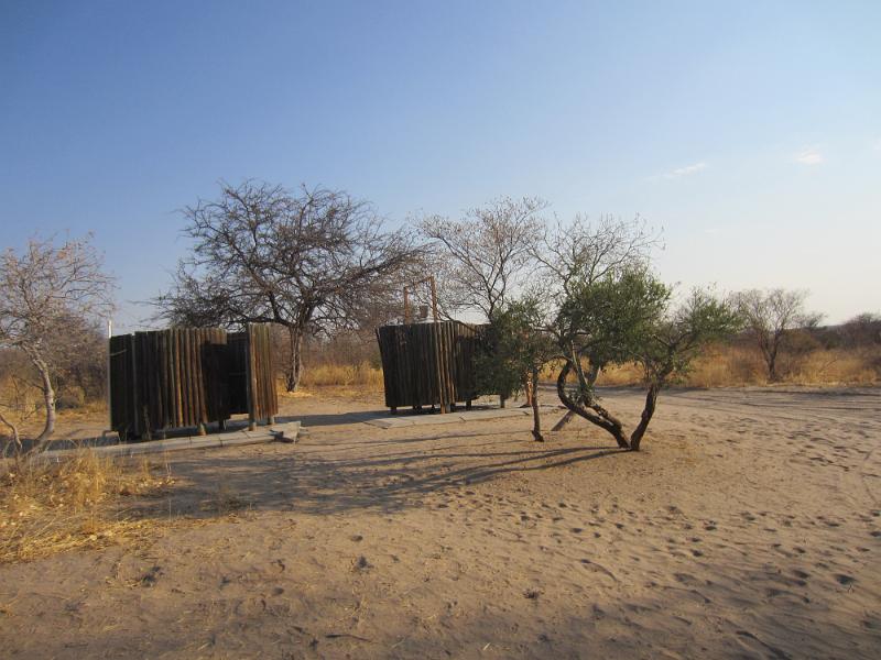 20161011_170432.JPG - 11.10. WC-/Dusch-"Anlage" auf Sunday Pan Campsite, Central Kalahari GR 